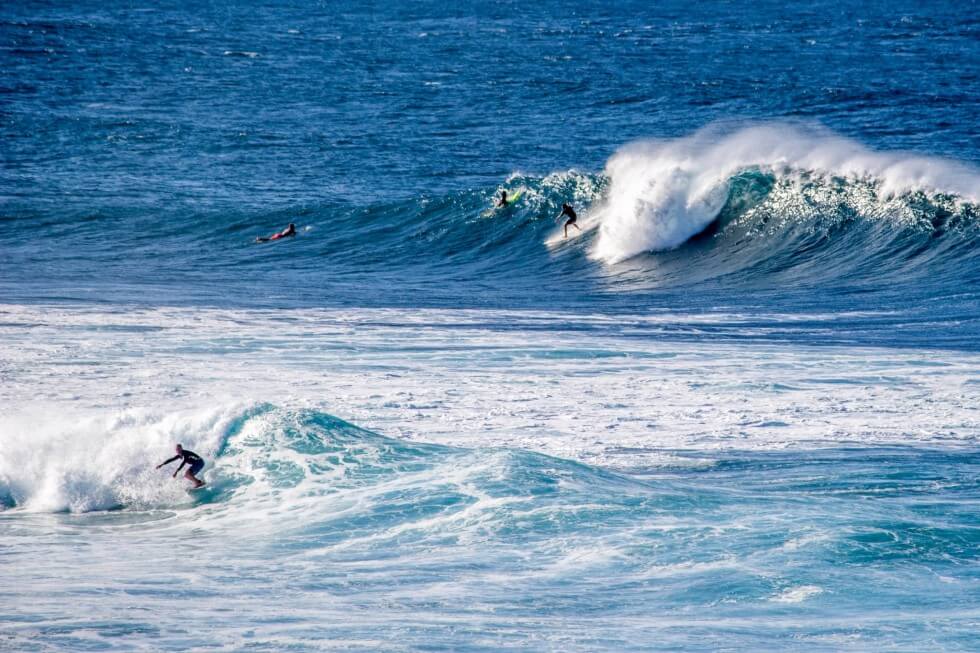 Maui-Hookipa-Beach-Surfers